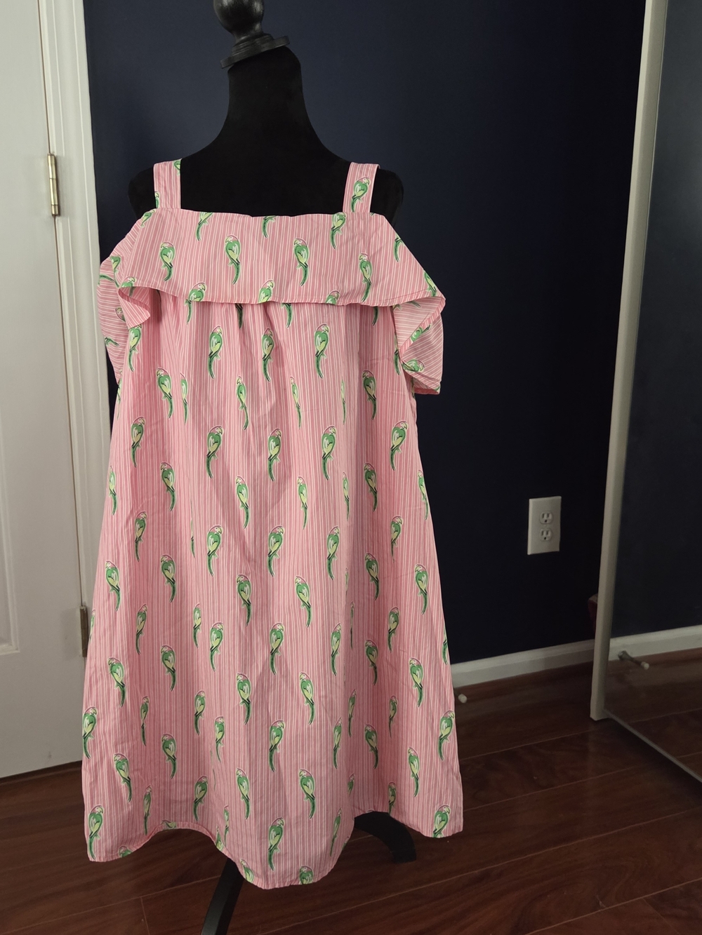 crown & ivy Pink Off-Shoulder Parrot Print Dress